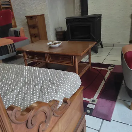 ゲストハウス Maison De Bourg Spacieuse Avec Terrasse 3*