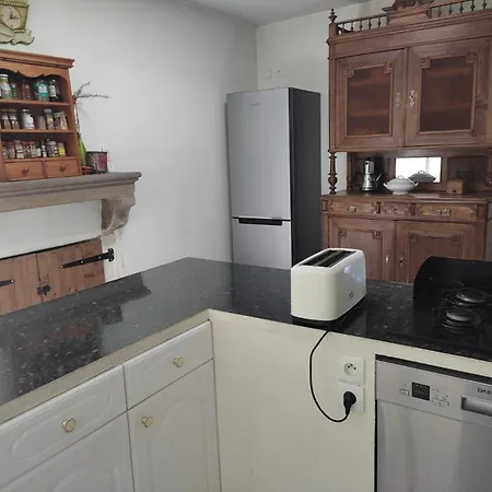 Maison De Bourg Spacieuse Avec Terrasse ゲストハウス 3*